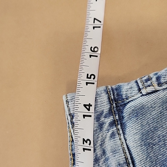 H&M  Size 8 Loose Mom Jeans, Light Wash, Distressed, Gently Used Condition - Picture 7 of 13